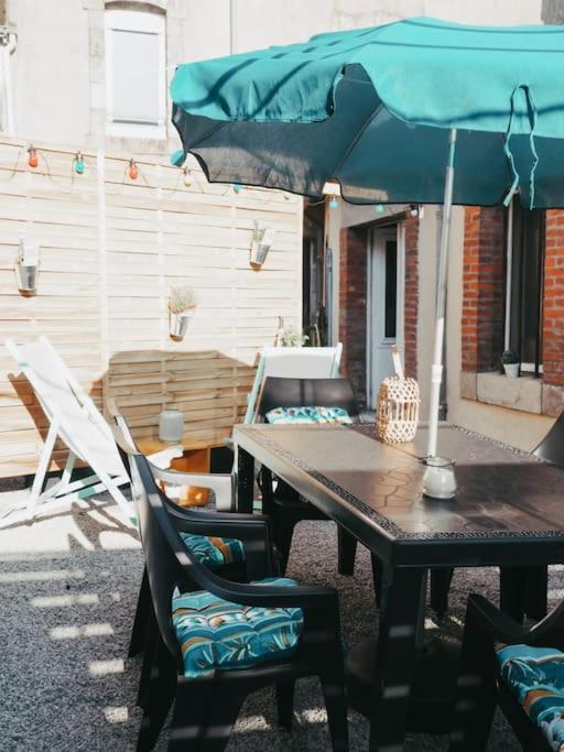 Appartement Avec Patio Saint Anne-dʼAuray Exterior foto
